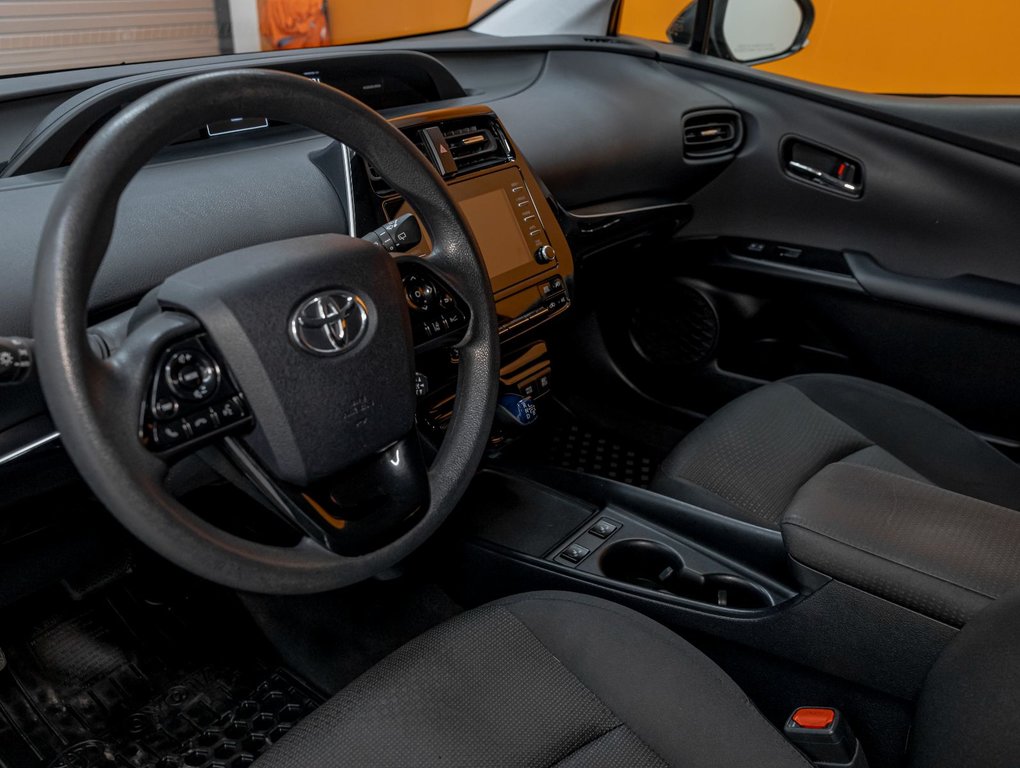 2022 Toyota Prius in St-Jérôme, Quebec - 2 - w1024h768px