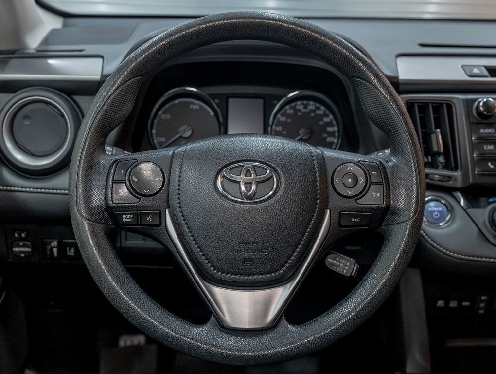 2017 Toyota RAV4 Hybrid in St-Jérôme, Quebec - 12 - w1024h768px