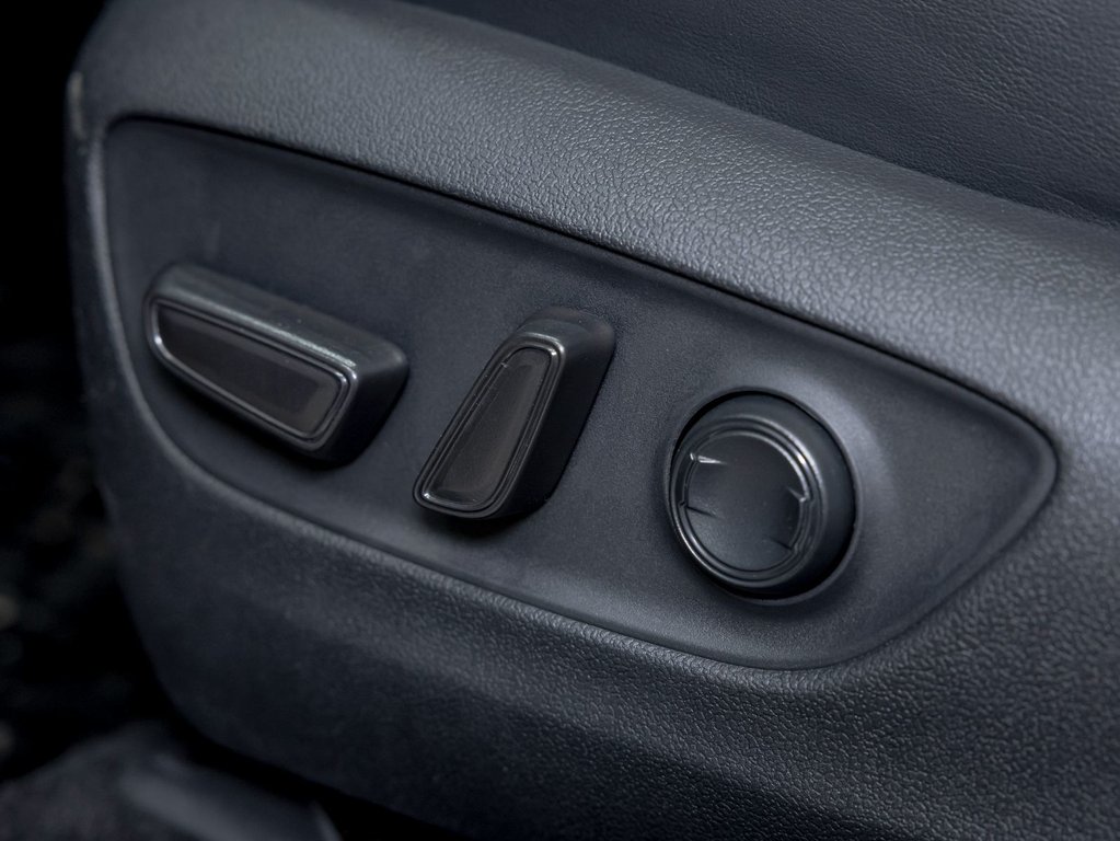 2020 Toyota RAV4 Hybrid in St-Jérôme, Quebec - 28 - w1024h768px