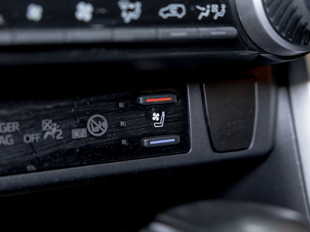 2020 Toyota RAV4 Hybrid in St-Jérôme, Quebec - 24 - w1024h768px