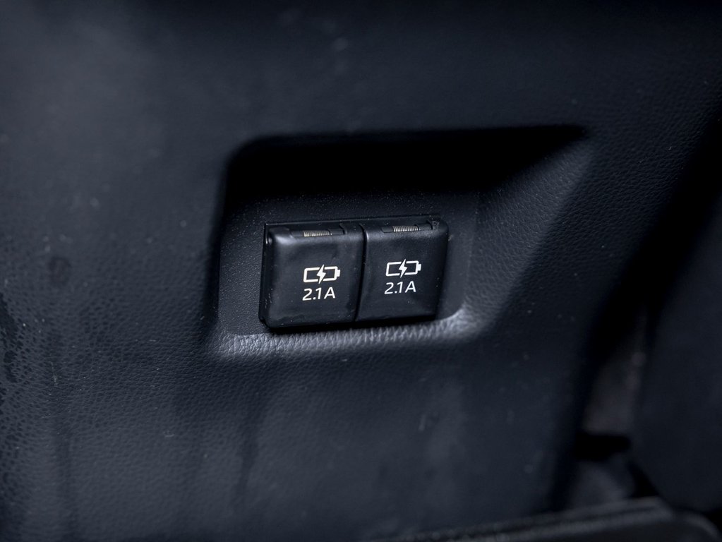 2020 Toyota RAV4 Hybrid in St-Jérôme, Quebec - 33 - w1024h768px