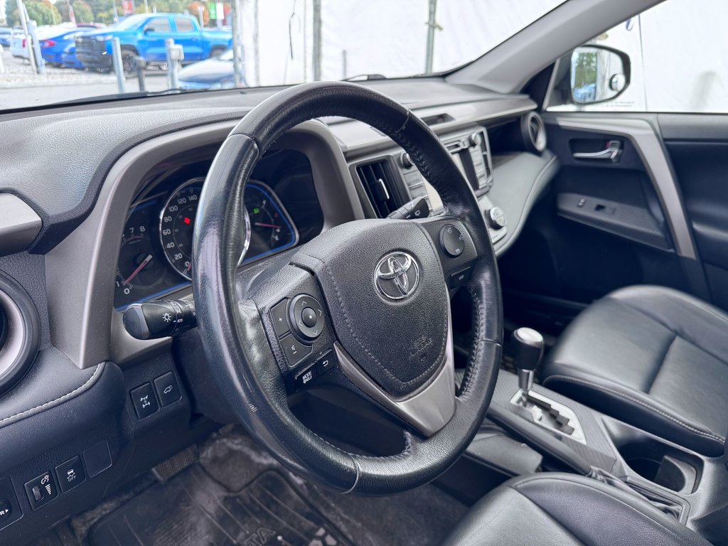 Toyota RAV4  2015 à St-Jérôme, Québec - 5 - w1024h768px