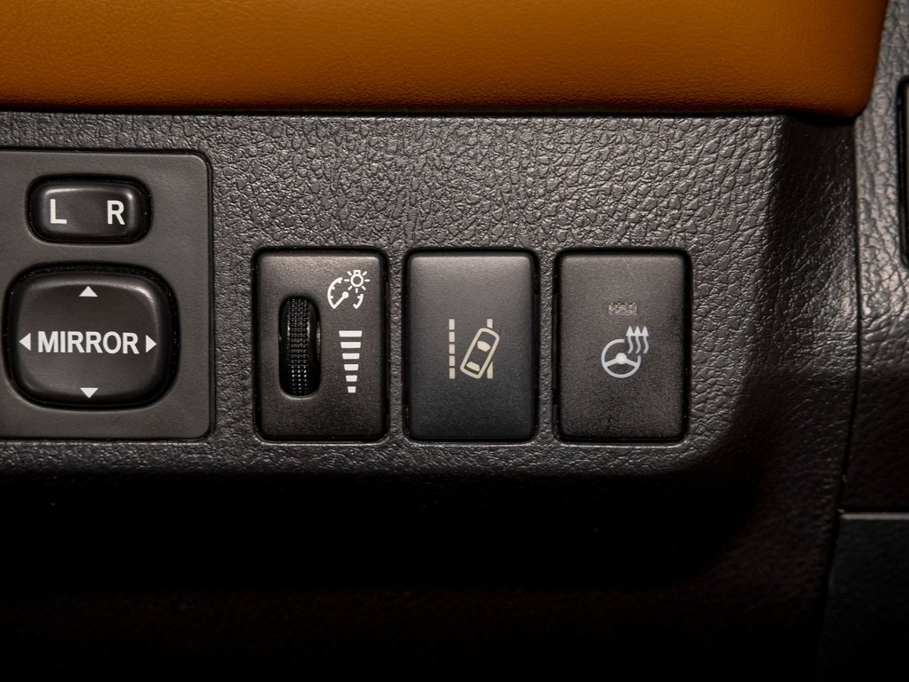 2017 Toyota RAV4 in St-Jérôme, Quebec - 24 - w1024h768px