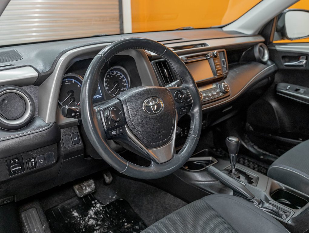 Toyota RAV4  2017 à St-Jérôme, Québec - 2 - w1024h768px