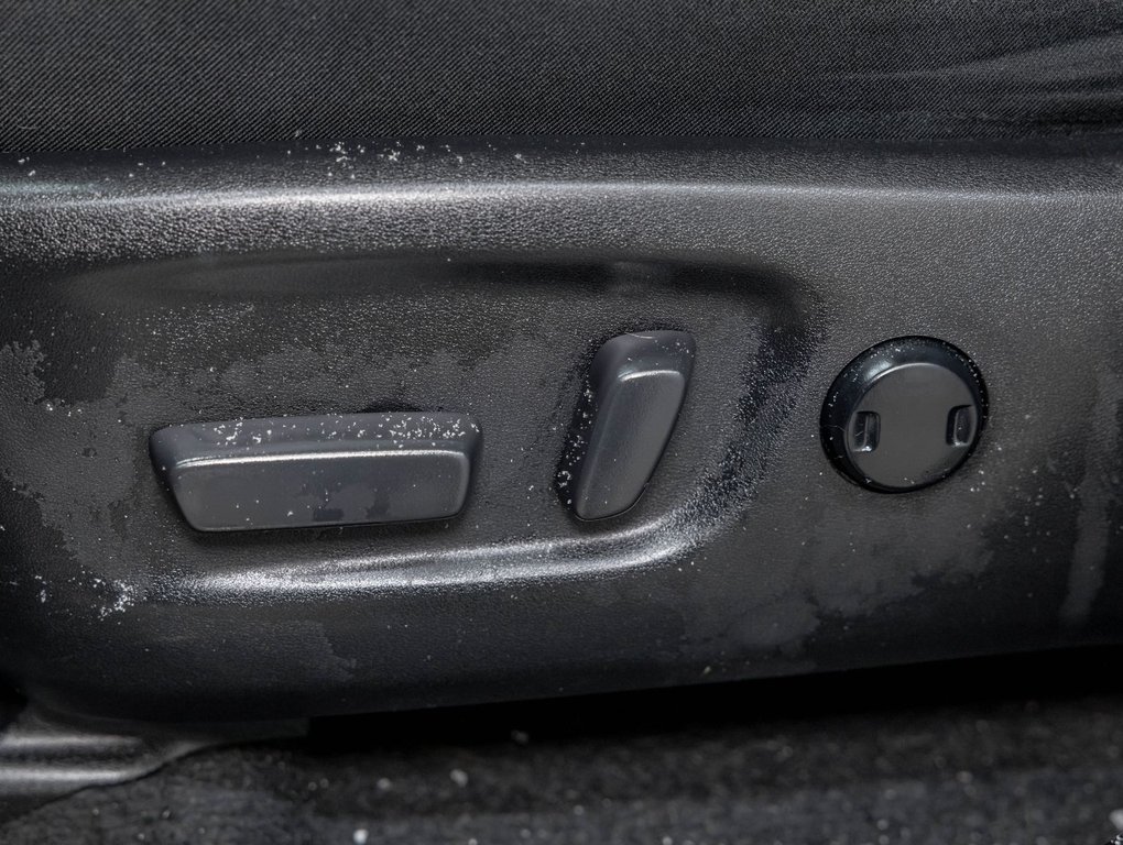 Toyota RAV4  2017 à St-Jérôme, Québec - 23 - w1024h768px