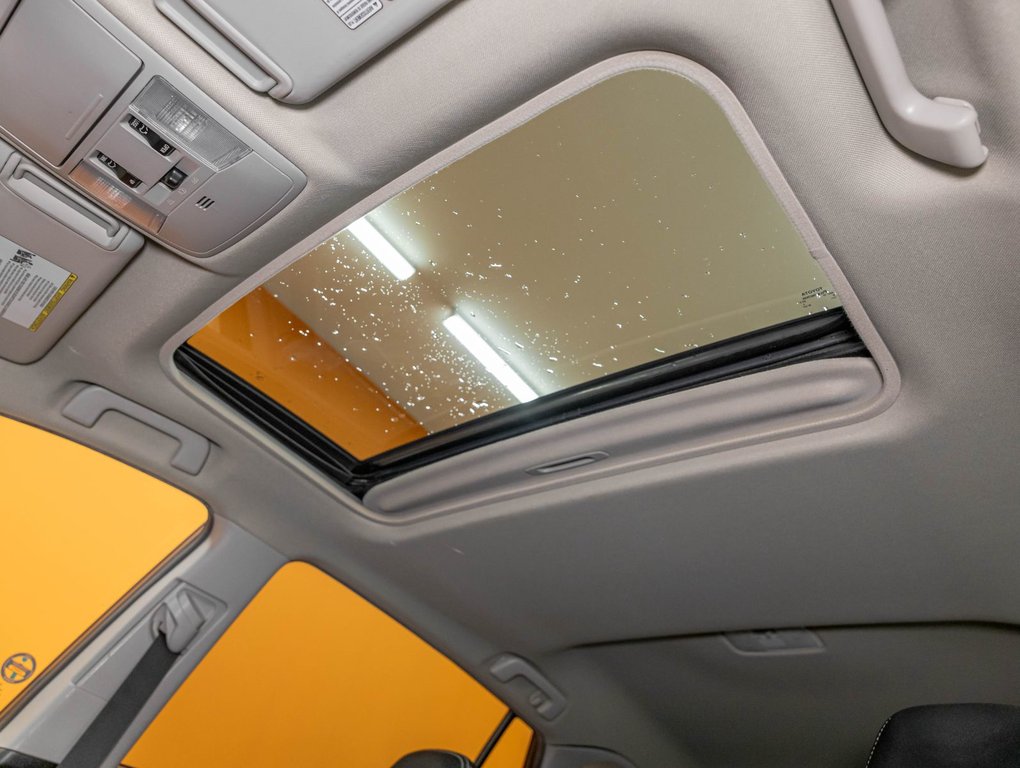 Toyota RAV4  2017 à St-Jérôme, Québec - 4 - w1024h768px