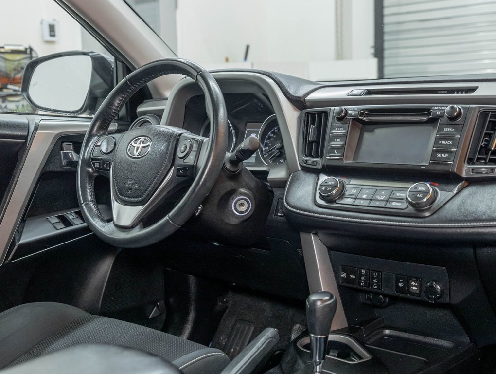 Toyota RAV4  2017 à St-Jérôme, Québec - 25 - w1024h768px