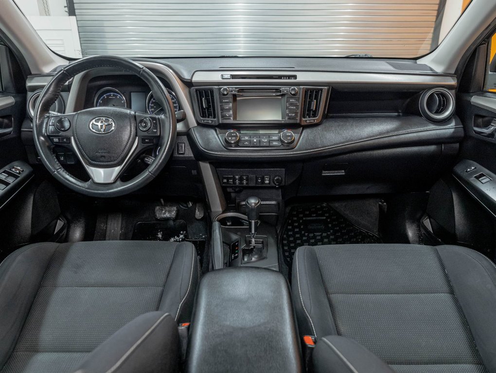 Toyota RAV4  2017 à St-Jérôme, Québec - 12 - w1024h768px