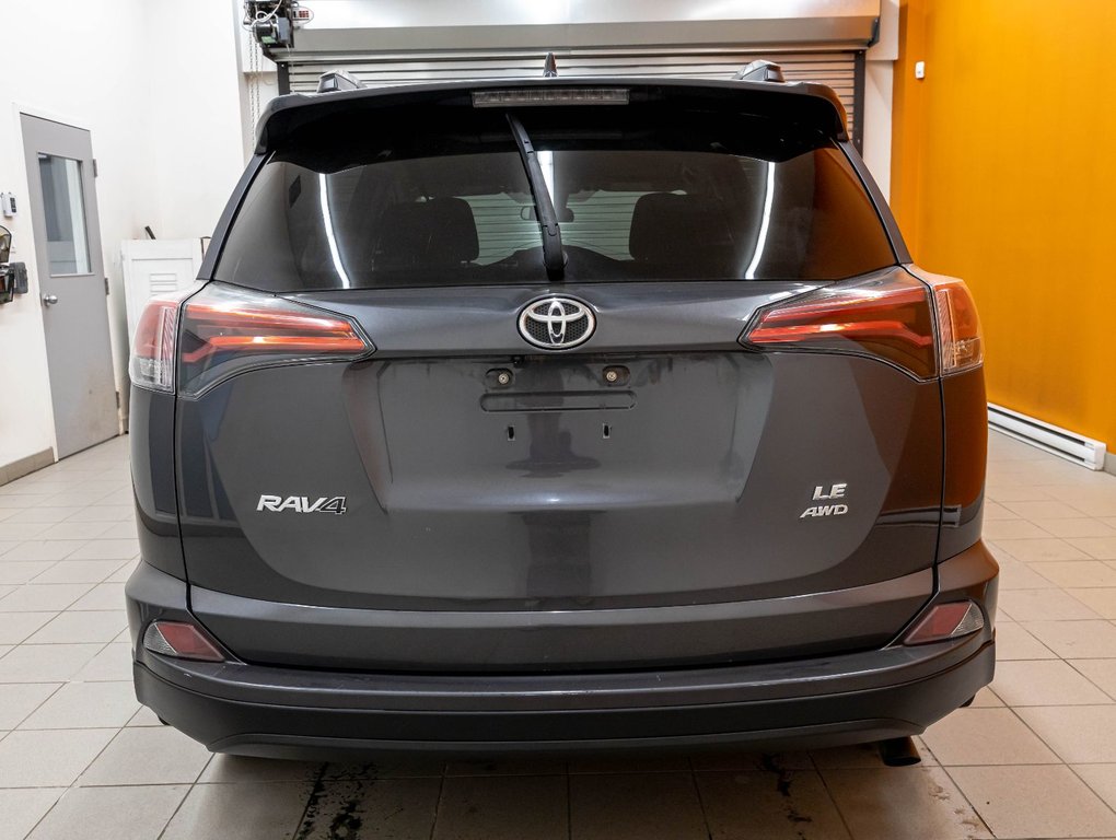 Toyota RAV4  2017 à St-Jérôme, Québec - 6 - w1024h768px