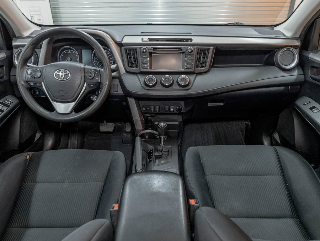 Toyota RAV4  2017 à St-Jérôme, Québec - 10 - w1024h768px