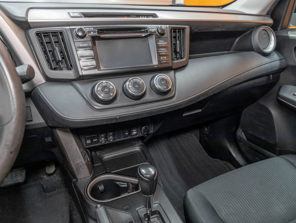Toyota RAV4  2017 à St-Jérôme, Québec - 18 - w1024h768px
