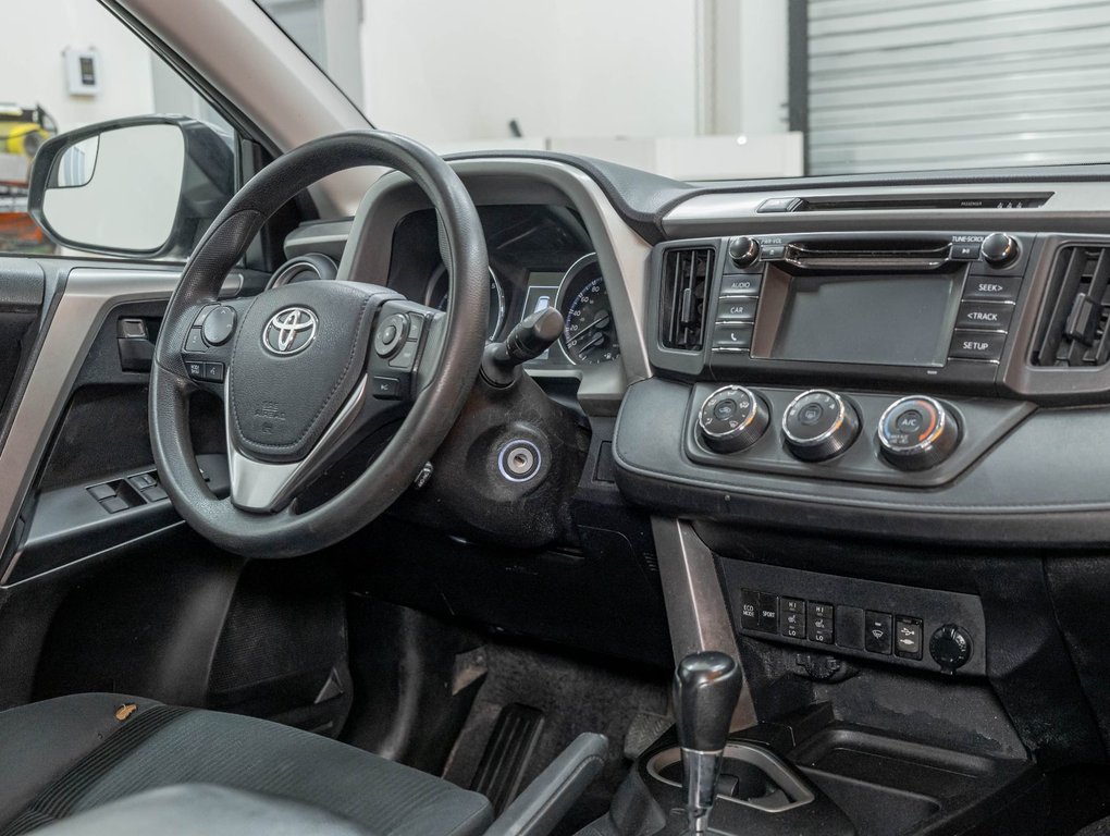 Toyota RAV4  2017 à St-Jérôme, Québec - 17 - w1024h768px