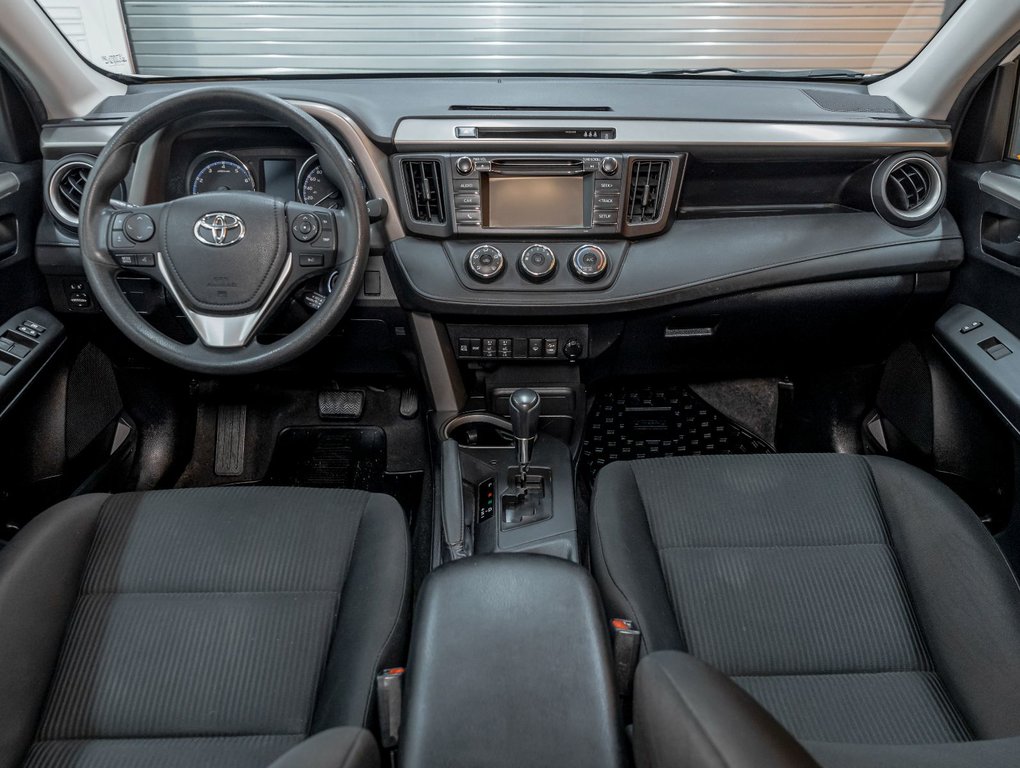Toyota RAV4  2018 à St-Jérôme, Québec - 11 - w1024h768px