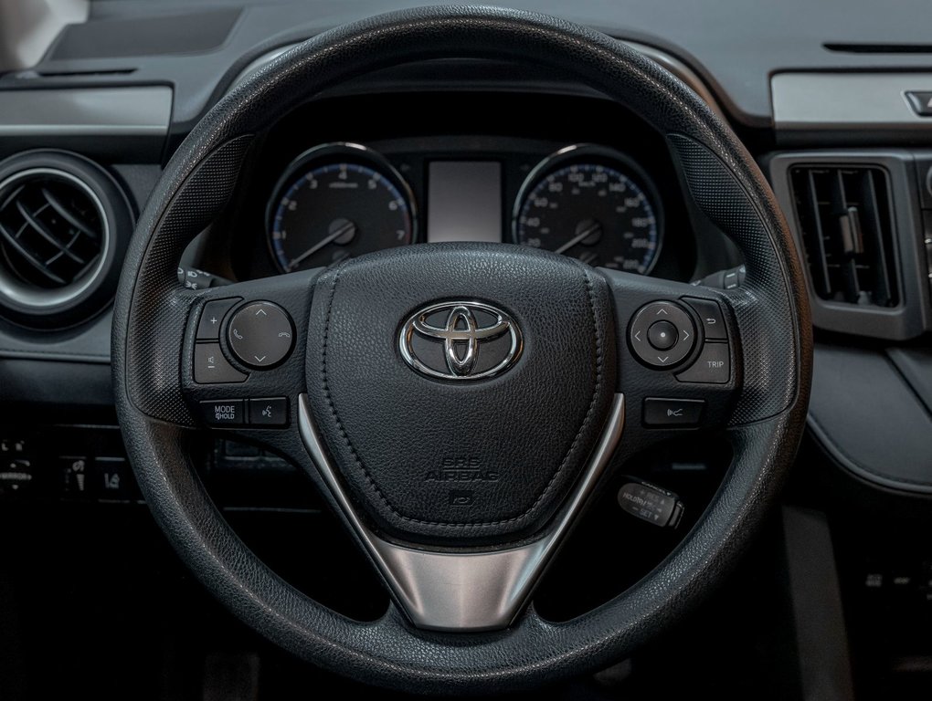 Toyota RAV4  2018 à St-Jérôme, Québec - 12 - w1024h768px