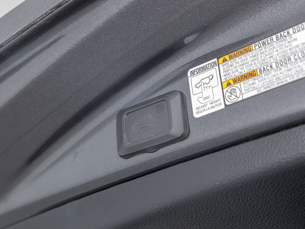 2018 Toyota RAV4 in St-Jérôme, Quebec - 30 - w1024h768px