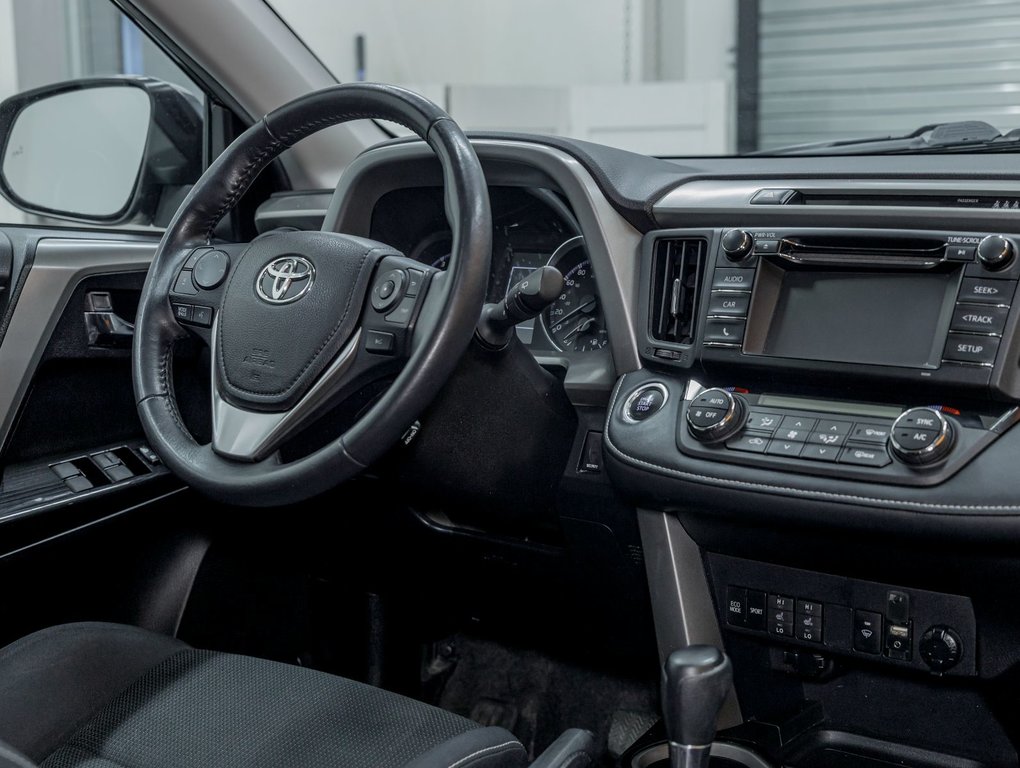 2018 Toyota RAV4 in St-Jérôme, Quebec - 26 - w1024h768px