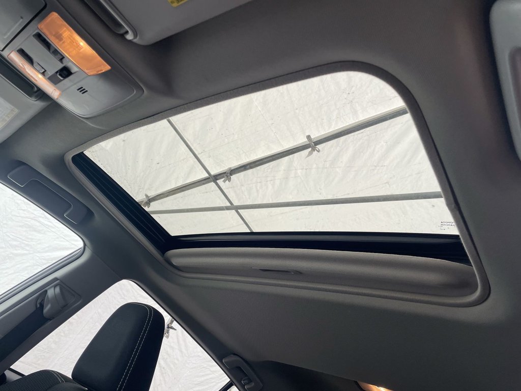 2018 Toyota RAV4 in St-Jérôme, Quebec - 3 - w1024h768px