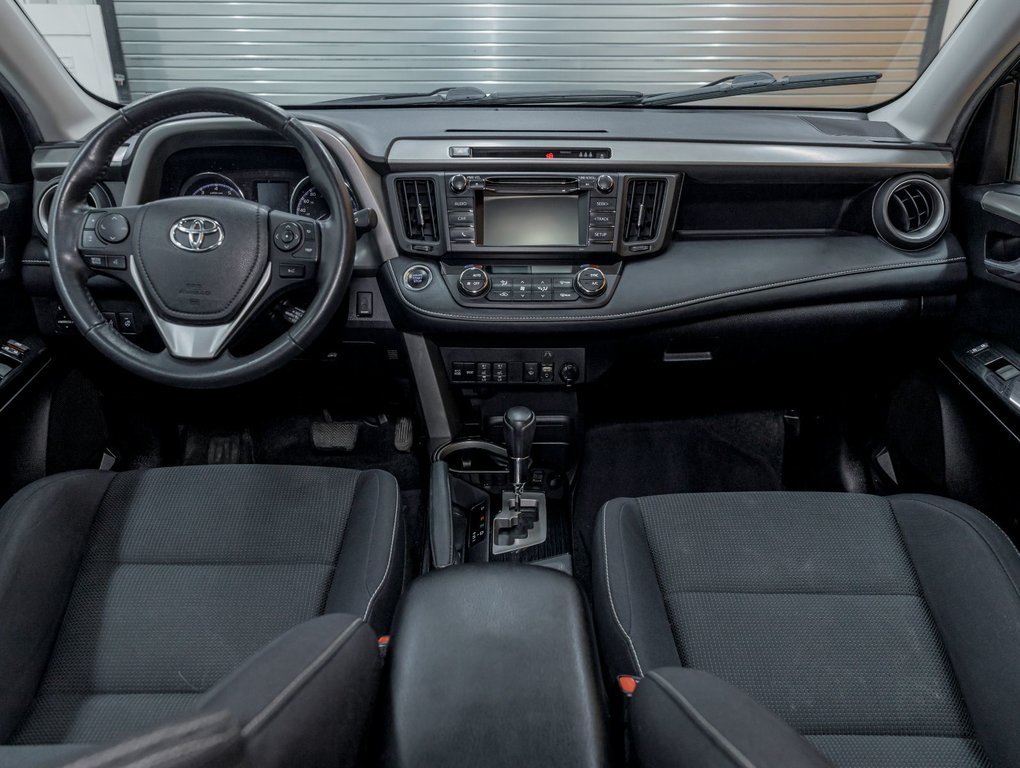 2018 Toyota RAV4 in St-Jérôme, Quebec - 12 - w1024h768px