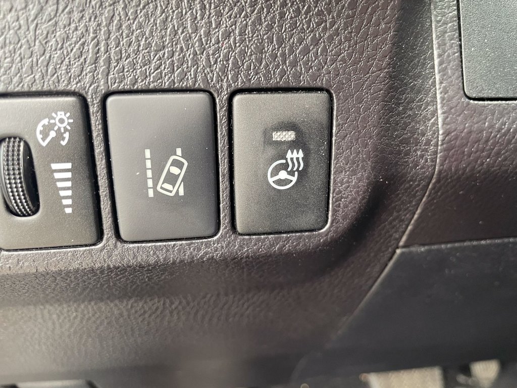 2018 Toyota RAV4 in St-Jérôme, Quebec - 14 - w1024h768px