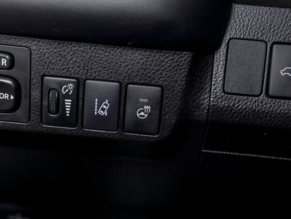 2018 Toyota RAV4 in St-Jérôme, Quebec - 21 - w1024h768px