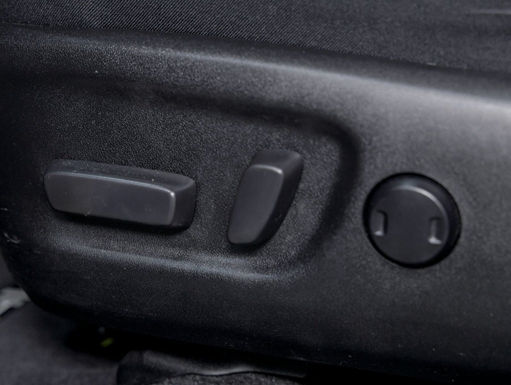 2018 Toyota RAV4 in St-Jérôme, Quebec - 23 - w1024h768px