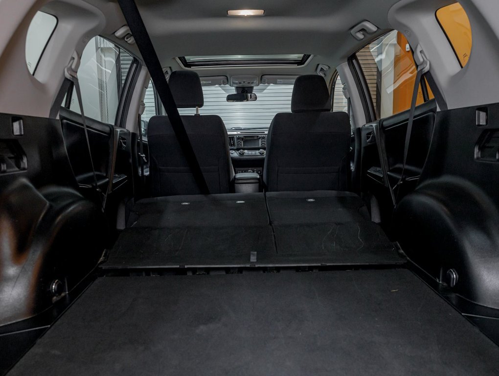 2018 Toyota RAV4 in St-Jérôme, Quebec - 29 - w1024h768px