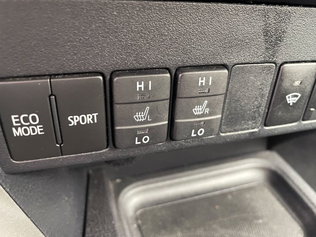 2018 Toyota RAV4 in St-Jérôme, Quebec - 13 - w1024h768px