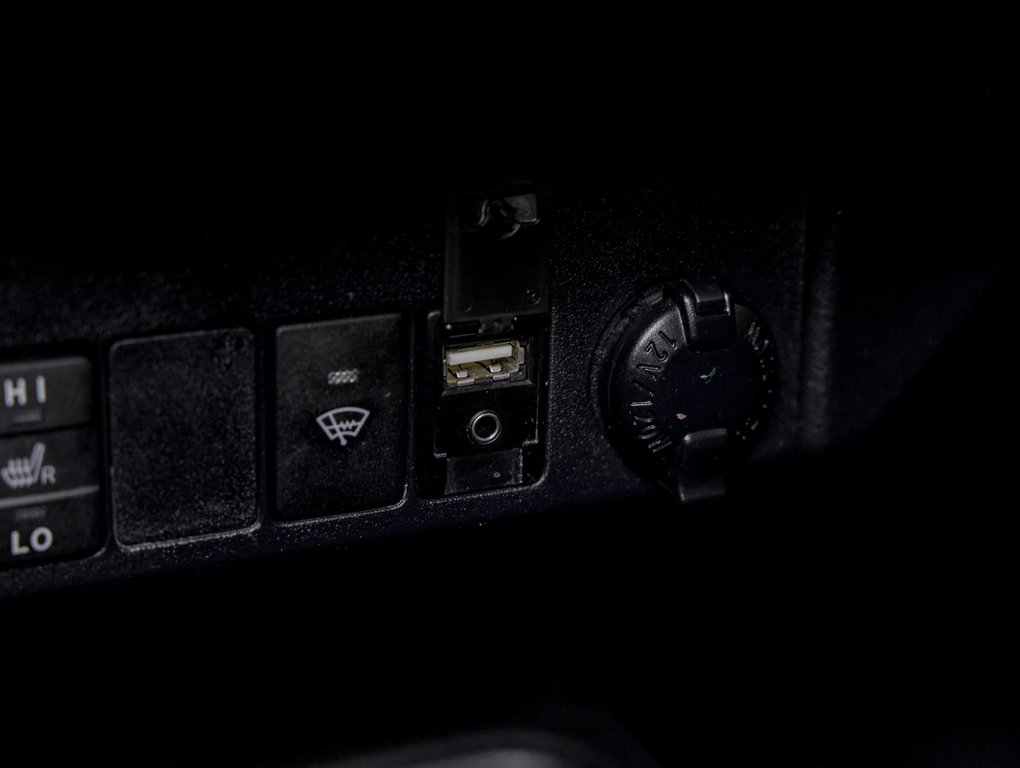 2018 Toyota RAV4 in St-Jérôme, Quebec - 22 - w1024h768px