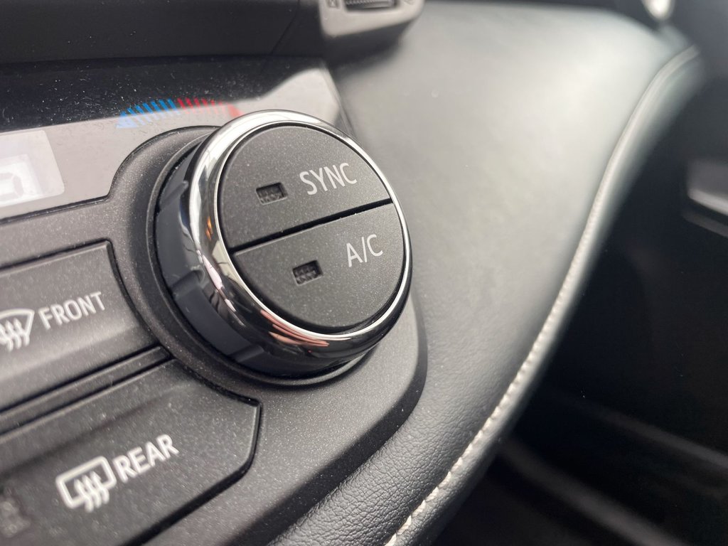 2018 Toyota RAV4 in St-Jérôme, Quebec - 17 - w1024h768px