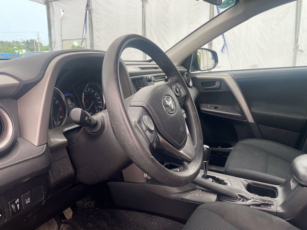 2018 Toyota RAV4 in St-Jérôme, Quebec - 3 - w1024h768px
