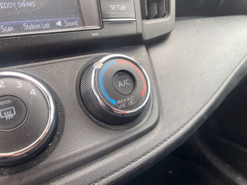 2018 Toyota RAV4 in St-Jérôme, Quebec - 14 - w1024h768px