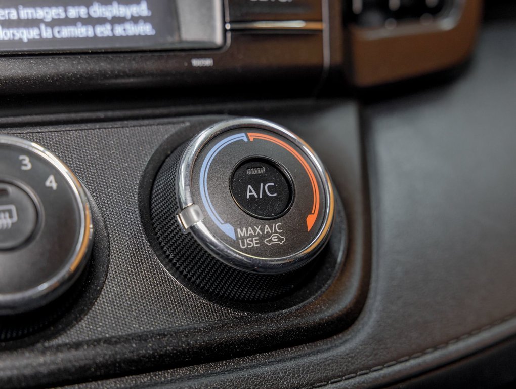 2018 Toyota RAV4 in St-Jérôme, Quebec - 20 - w1024h768px