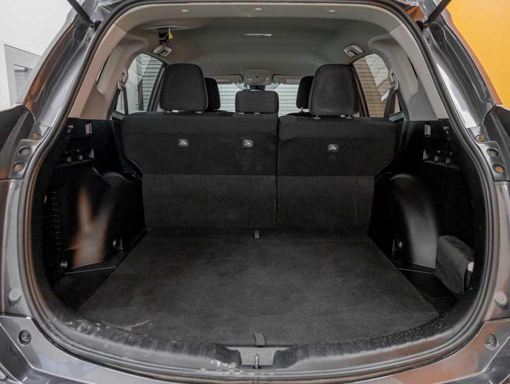 2018 Toyota RAV4 in St-Jérôme, Quebec - 26 - w1024h768px
