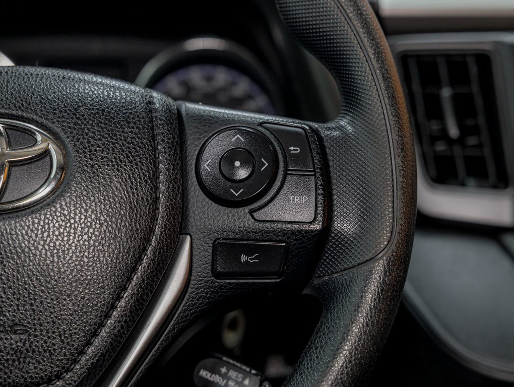 2018 Toyota RAV4 in St-Jérôme, Quebec - 15 - w1024h768px