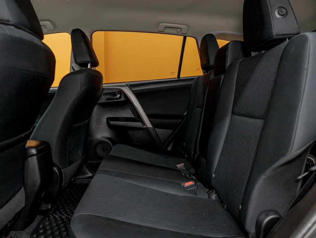 2018 Toyota RAV4 in St-Jérôme, Quebec - 25 - w1024h768px