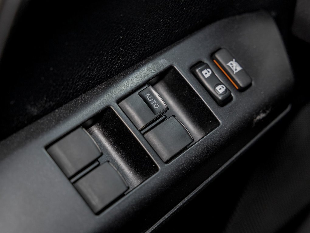 2018 Toyota RAV4 in St-Jérôme, Quebec - 23 - w1024h768px