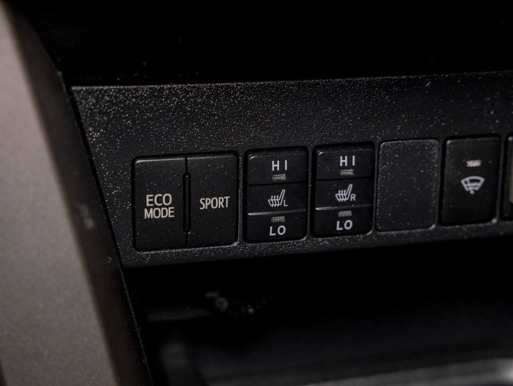 2018 Toyota RAV4 in St-Jérôme, Quebec - 21 - w1024h768px