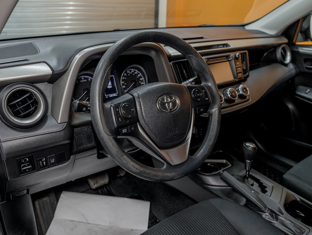 2018 Toyota RAV4 in St-Jérôme, Quebec - 2 - w1024h768px