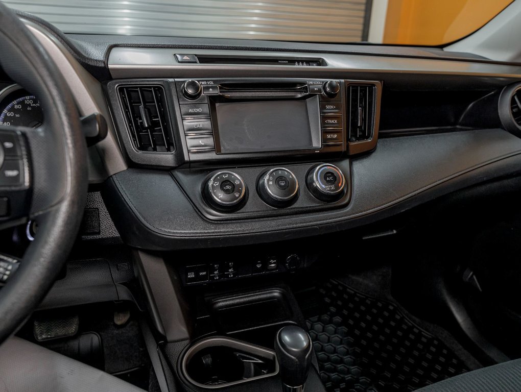 2018 Toyota RAV4 in St-Jérôme, Quebec - 18 - w1024h768px