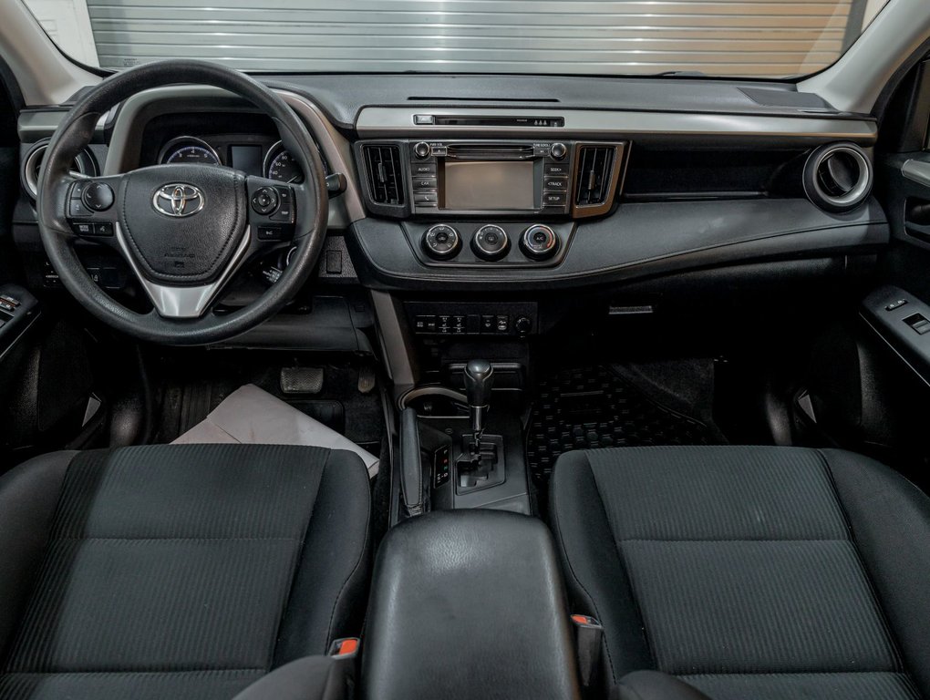 2018 Toyota RAV4 in St-Jérôme, Quebec - 11 - w1024h768px