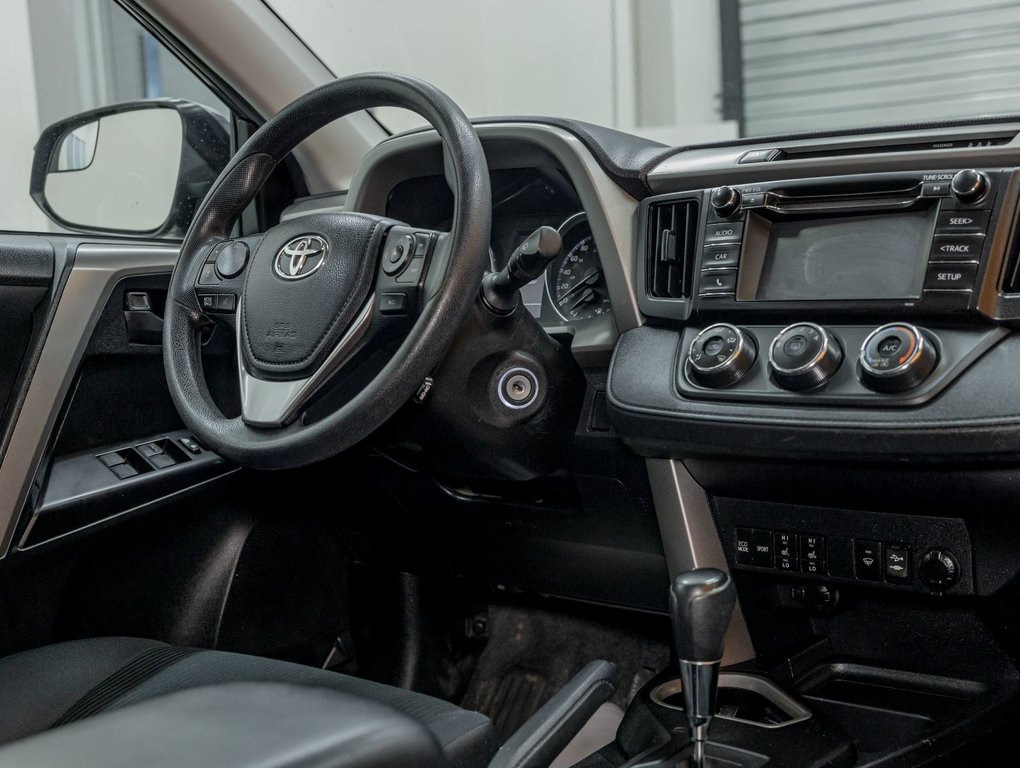 2018 Toyota RAV4 in St-Jérôme, Quebec - 24 - w1024h768px