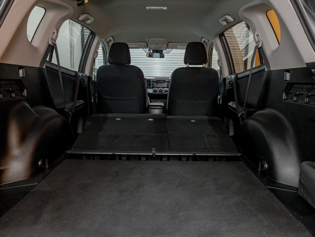 2018 Toyota RAV4 in St-Jérôme, Quebec - 27 - w1024h768px