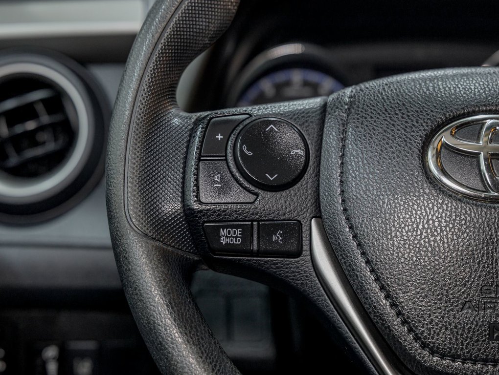 2018 Toyota RAV4 in St-Jérôme, Quebec - 14 - w1024h768px