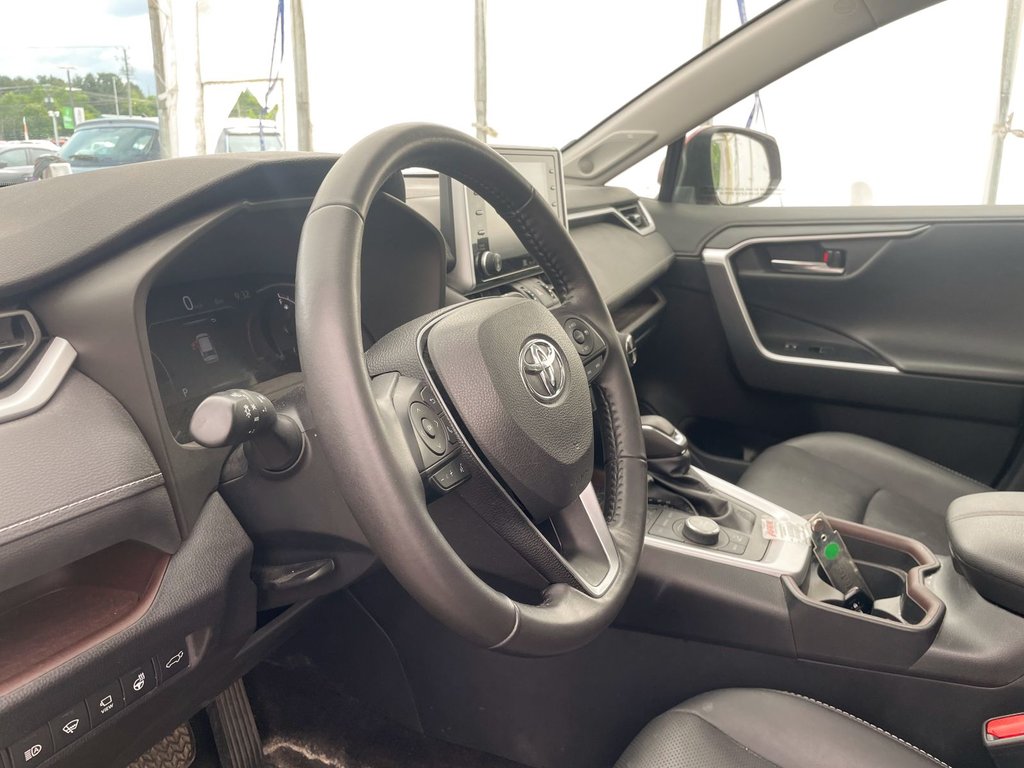 2019 Toyota RAV4 in St-Jérôme, Quebec - 5 - w1024h768px
