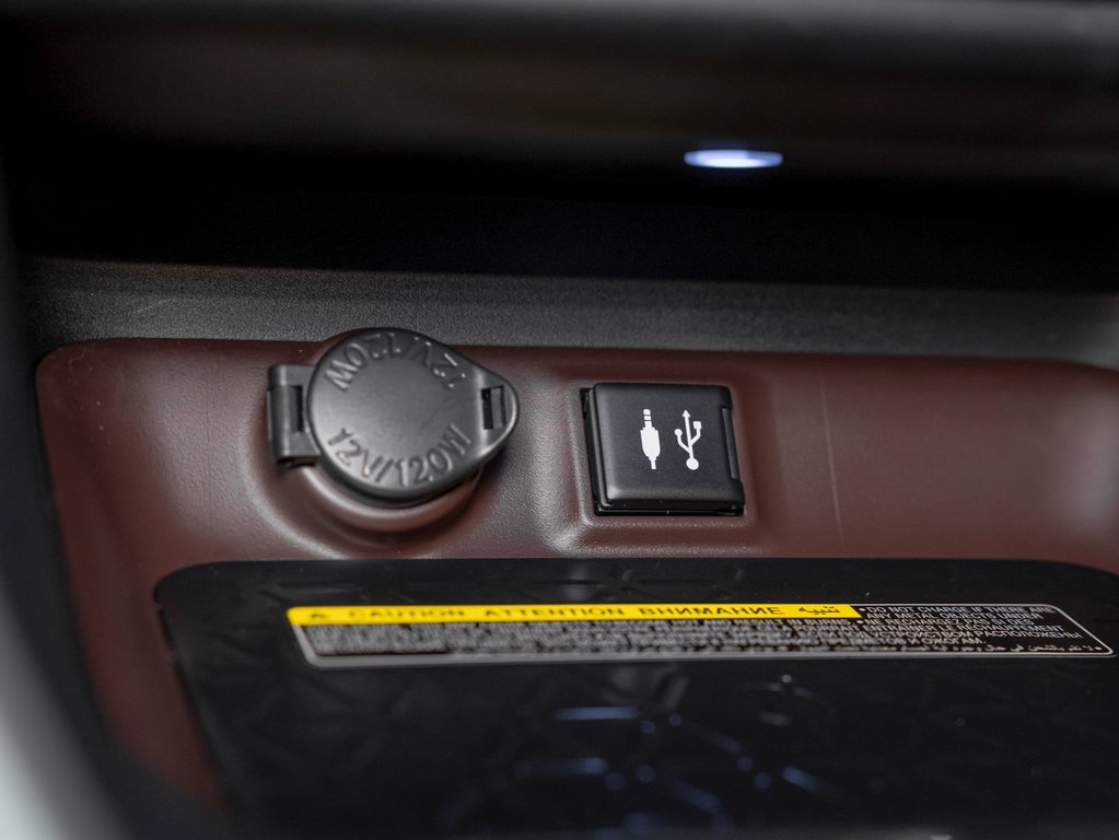 2019 Toyota RAV4 in St-Jérôme, Quebec - 25 - w1024h768px
