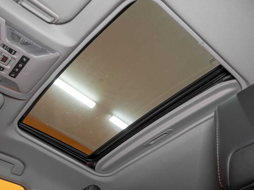 2019 Toyota RAV4 in St-Jérôme, Quebec - 4 - w1024h768px