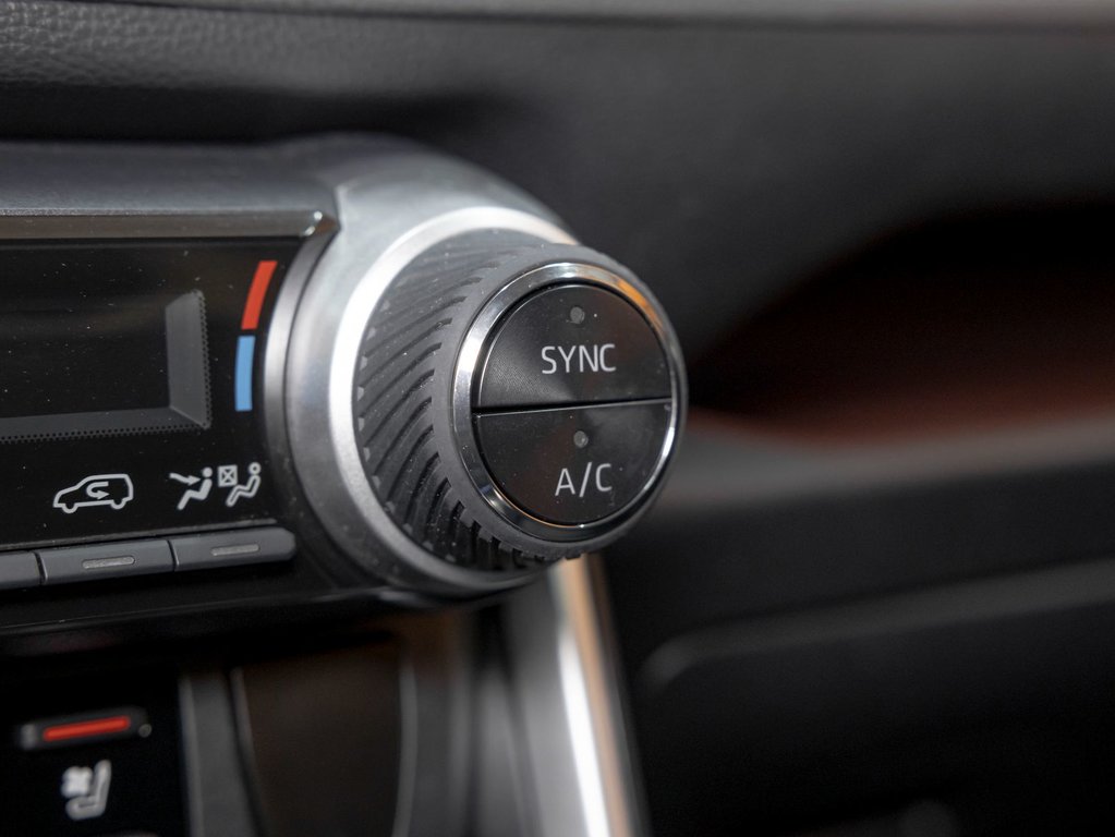2019 Toyota RAV4 in St-Jérôme, Quebec - 23 - w1024h768px