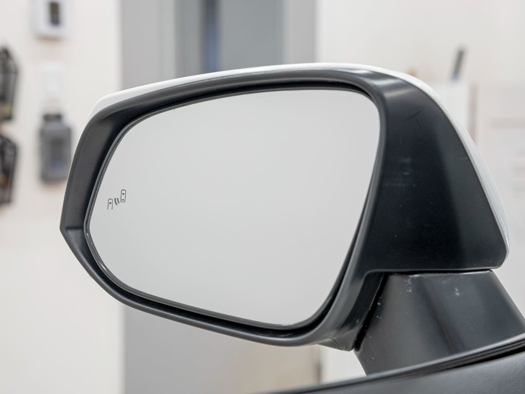 2019 Toyota RAV4 in St-Jérôme, Quebec - 37 - w1024h768px