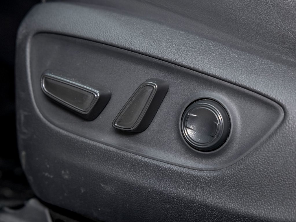 2019 Toyota RAV4 in St-Jérôme, Quebec - 28 - w1024h768px
