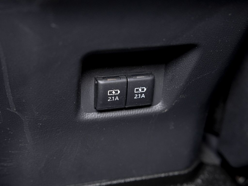 2019 Toyota RAV4 in St-Jérôme, Quebec - 33 - w1024h768px